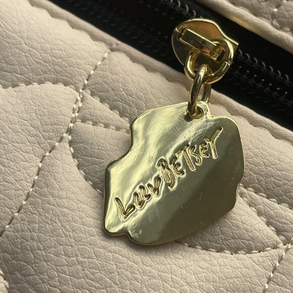 Luv Betsey Pink Quilted Cat Face With Shoulder Strap & Gold Accents Duffle Bag - Picture 6 of 15